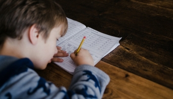 Fleurs de Bach pour la concentration de l'enfant, à l'école comme à la maison